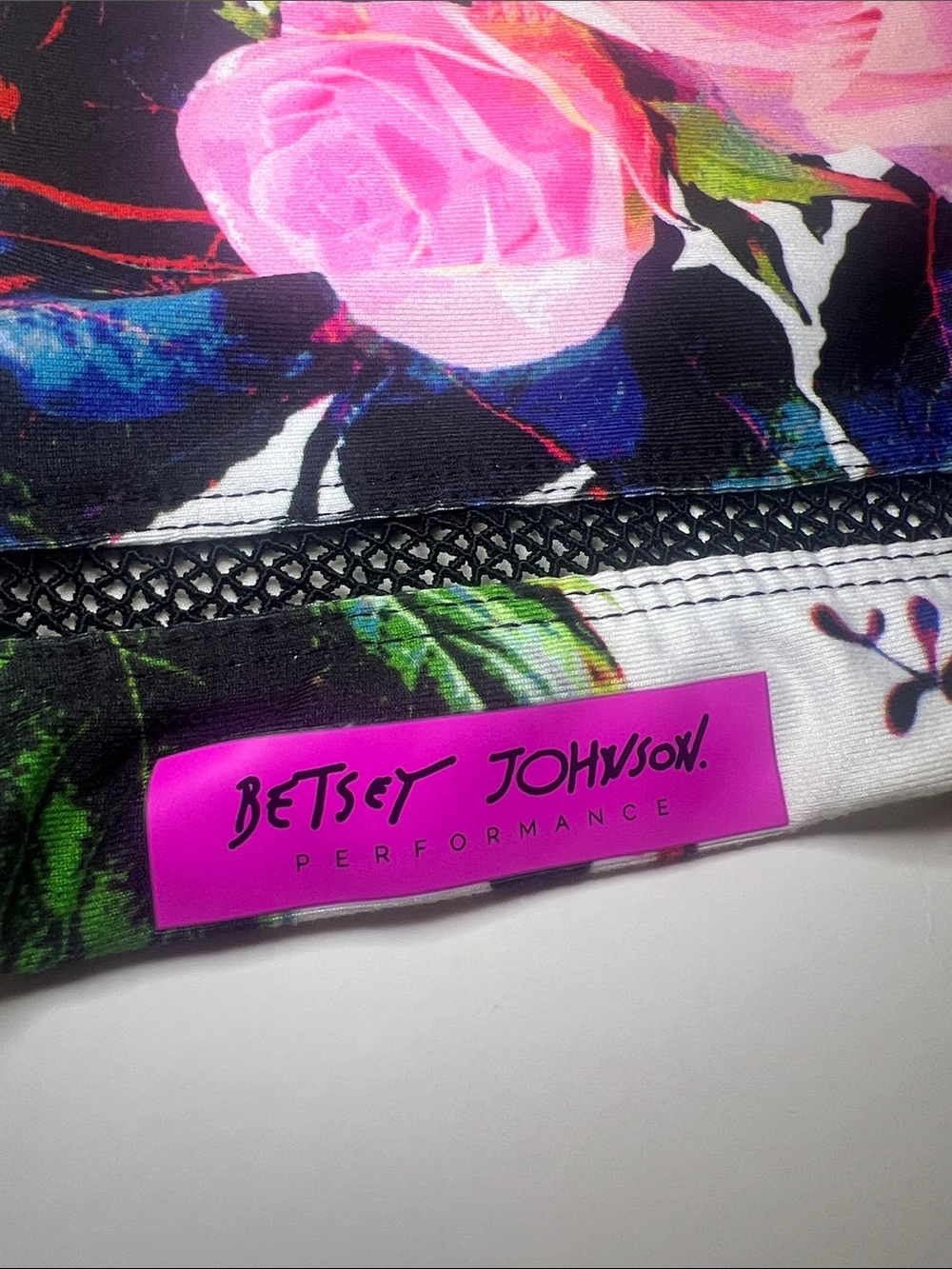 Betsy Johnson Give Love Get Love Floral Capri Workout Leggings Mesh Seams Sz M - Picture 5 of 14
